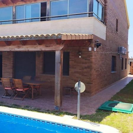Chalet Moderno Con Piscina En Calafell Villa Luaran gambar