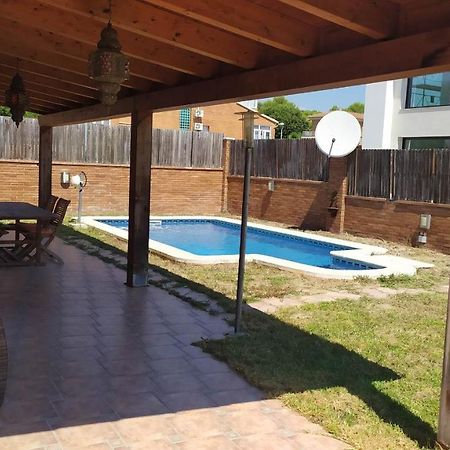 Chalet Moderno Con Piscina En Calafell Villa Luaran gambar