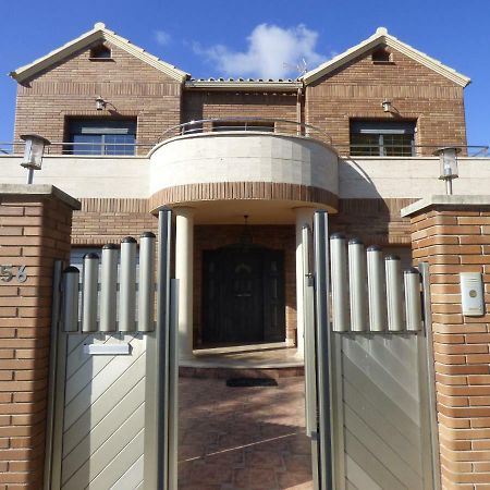 Chalet Moderno Con Piscina En Calafell Villa Luaran gambar