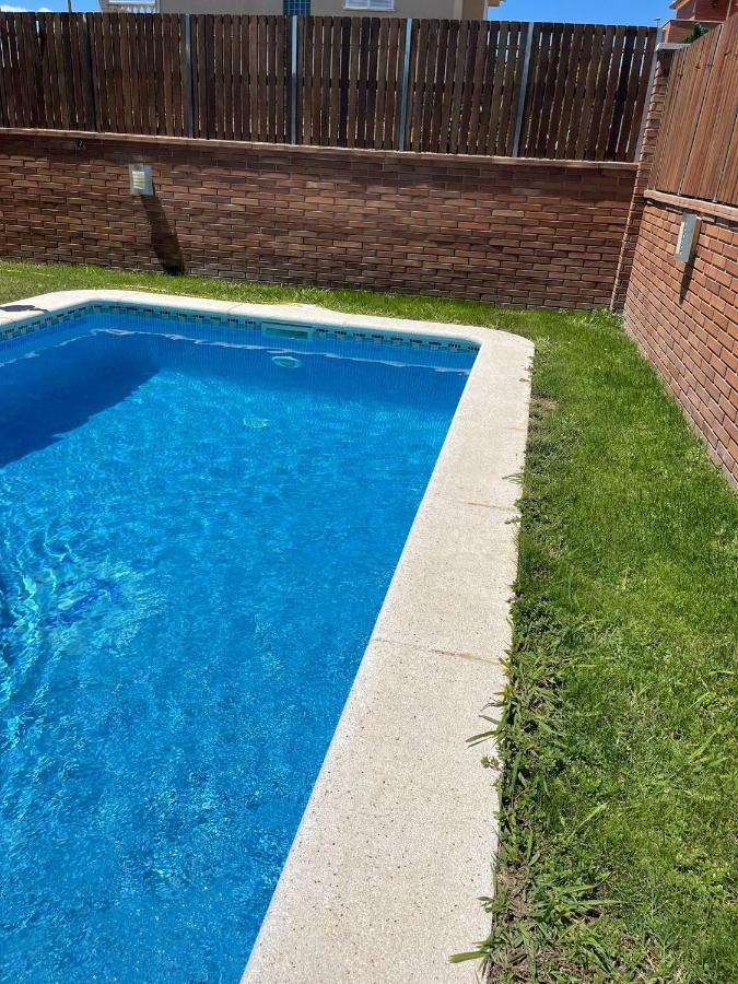 Chalet Moderno Con Piscina En Calafell Villa Luaran gambar