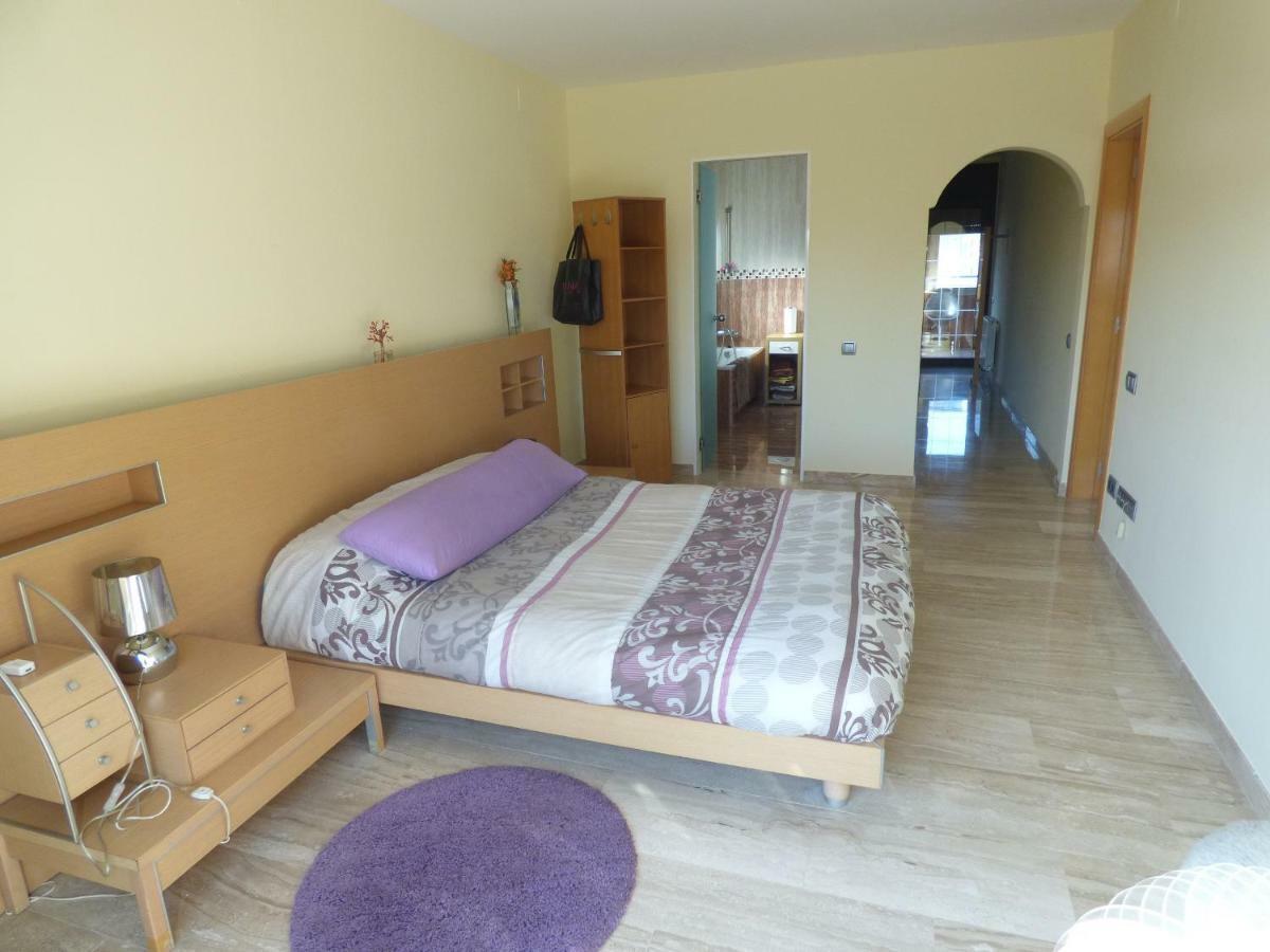 Chalet Moderno Con Piscina En Calafell Villa Luaran gambar