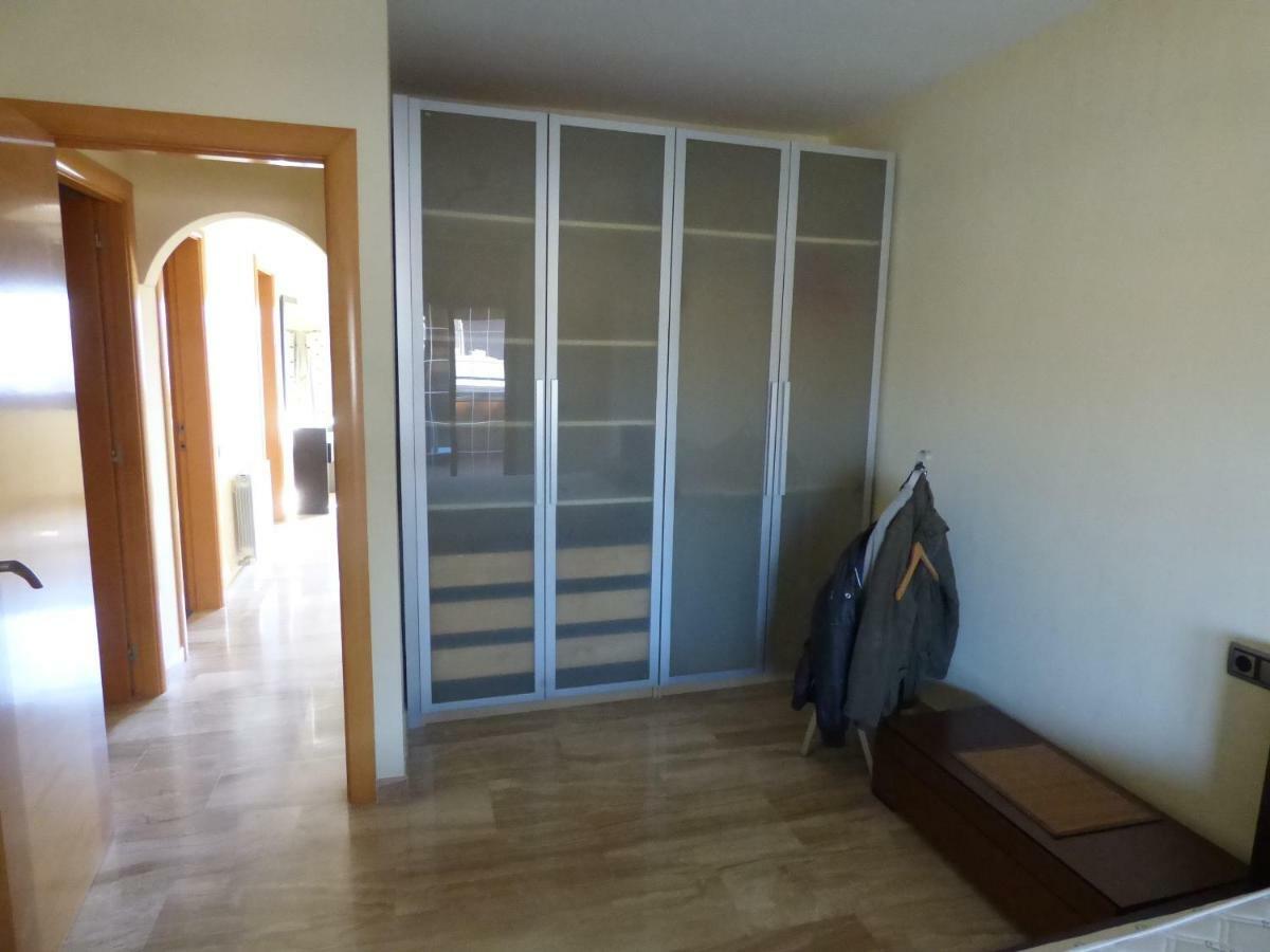 Chalet Moderno Con Piscina En Calafell Villa Luaran gambar