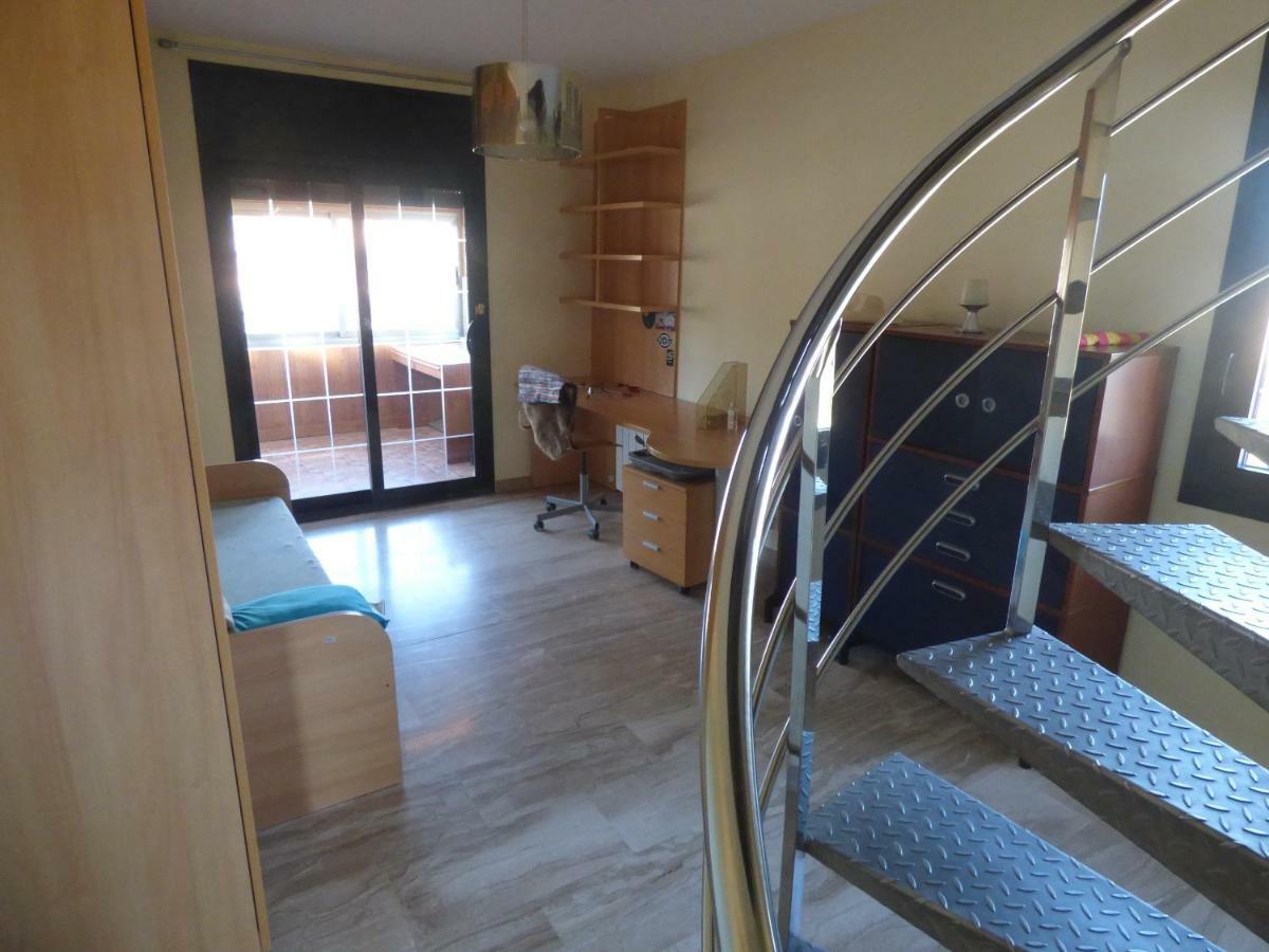 Chalet Moderno Con Piscina En Calafell Villa Luaran gambar