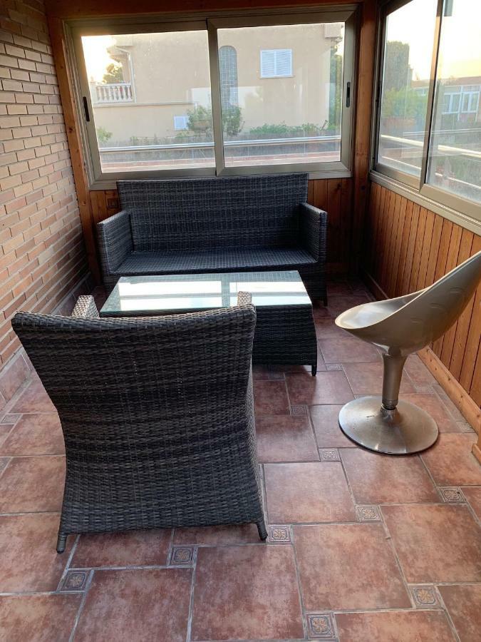 Chalet Moderno Con Piscina En Calafell Villa Luaran gambar