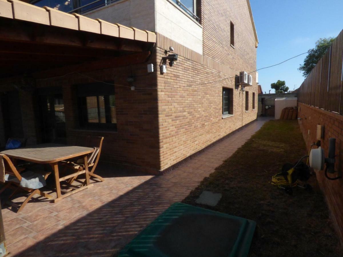 Chalet Moderno Con Piscina En Calafell Villa Luaran gambar
