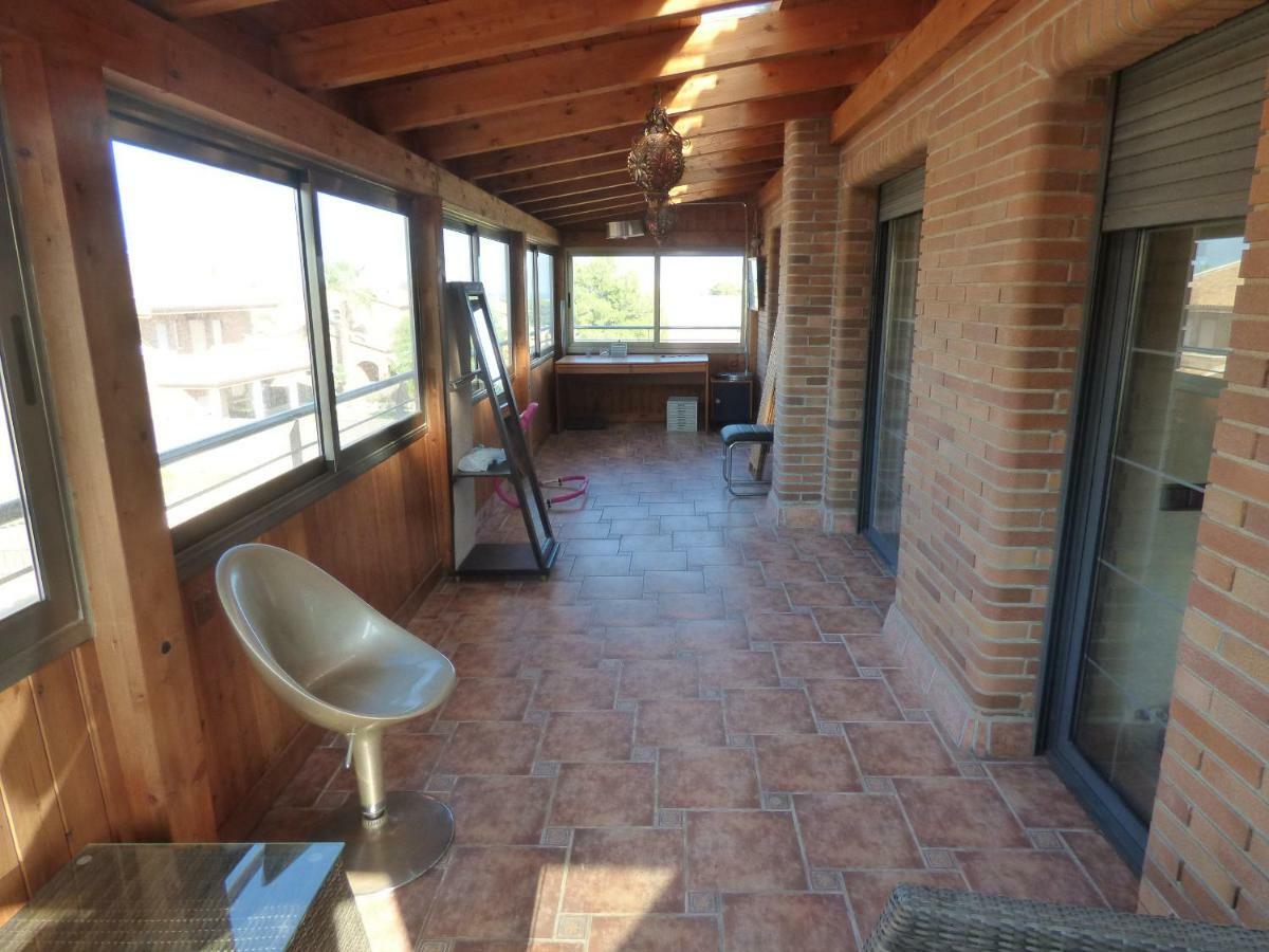 Chalet Moderno Con Piscina En Calafell Villa Luaran gambar
