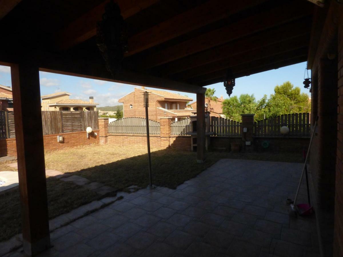 Chalet Moderno Con Piscina En Calafell Villa Luaran gambar