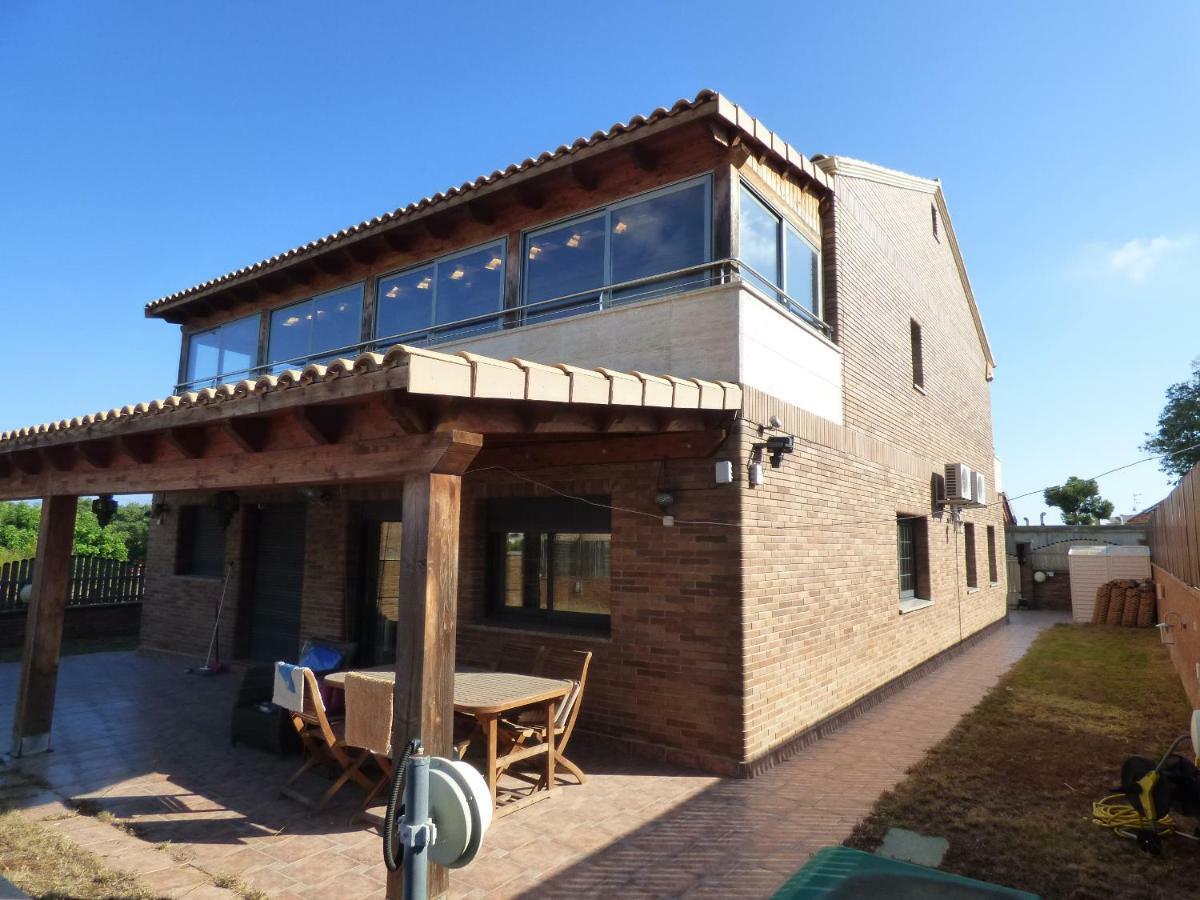 Chalet Moderno Con Piscina En Calafell Villa Luaran gambar